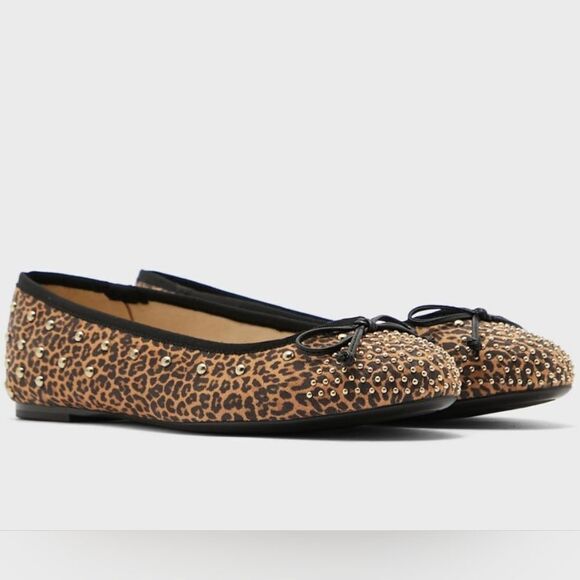 NINE WEST WOMEN"S CURVY ROUND METALLIC STUDS EMBELLISHMENTS DESIGN FLAT - Picture 1 of 13